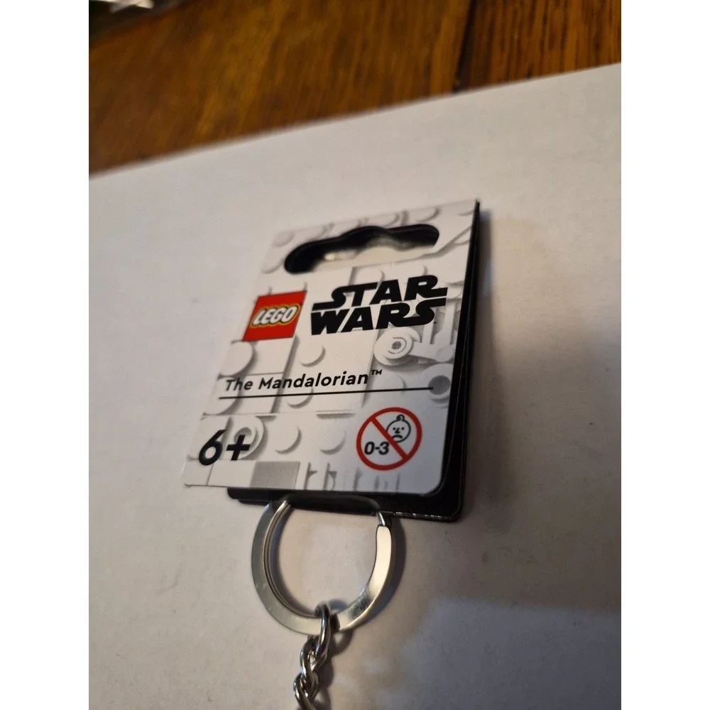 The Mandolorian LEGO Keychain Disney Star Wars - Picture 3 of 6